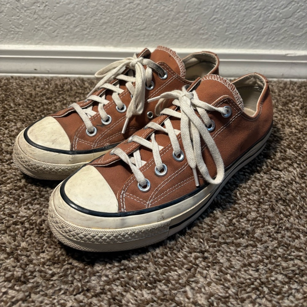 Men’s Size 6/Women’s Size 8 Low Top Chuck Convers in Mineral Clay/Brown.